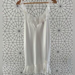 Bridal - Oscar de la Renta Pink Label White Slip Dress – Ruffled Satin Chemise